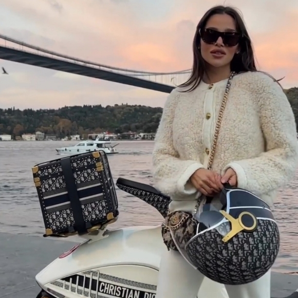 Massimo Dutti Boucle Cardigan Size Small - Picture 2 of 13